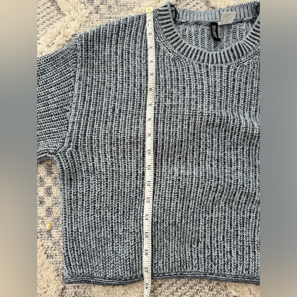 H&M Sweater - Picture 7 of 8